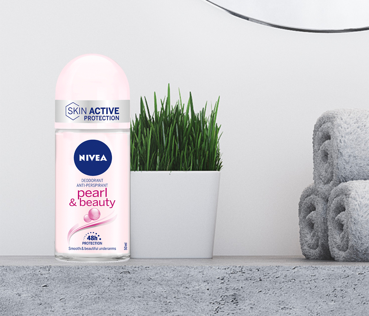 Nivea Pearl & Beauty Deodorante Roll on 50ml, Deodorante donna antitraspirante per una pelle morbida