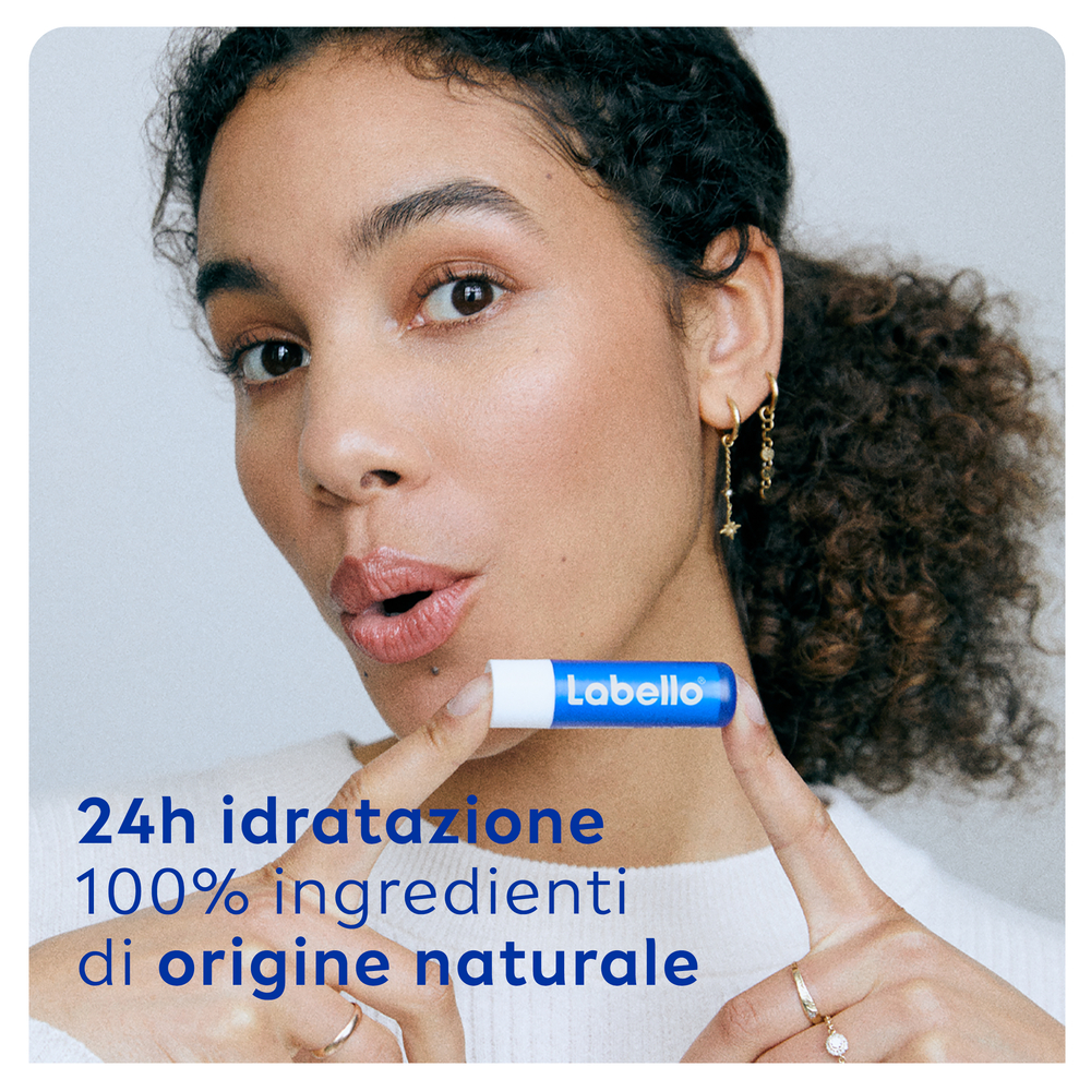 Labello Classic Care Balsamo Labbra 4.8 g, Burrocacao labbra classico fondente sulle labbra