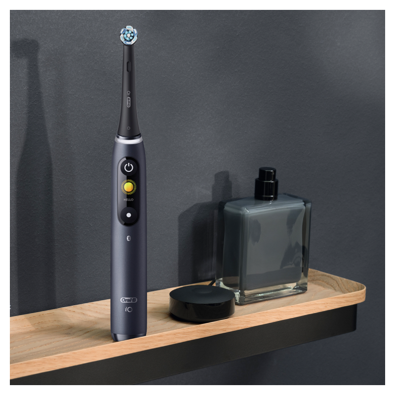 Oral-B Spazzolino Elettrico Ricaricabile iO 8S Nero, 2 Testine, 1 Custodia Da Viaggio, 1 Spazzolino