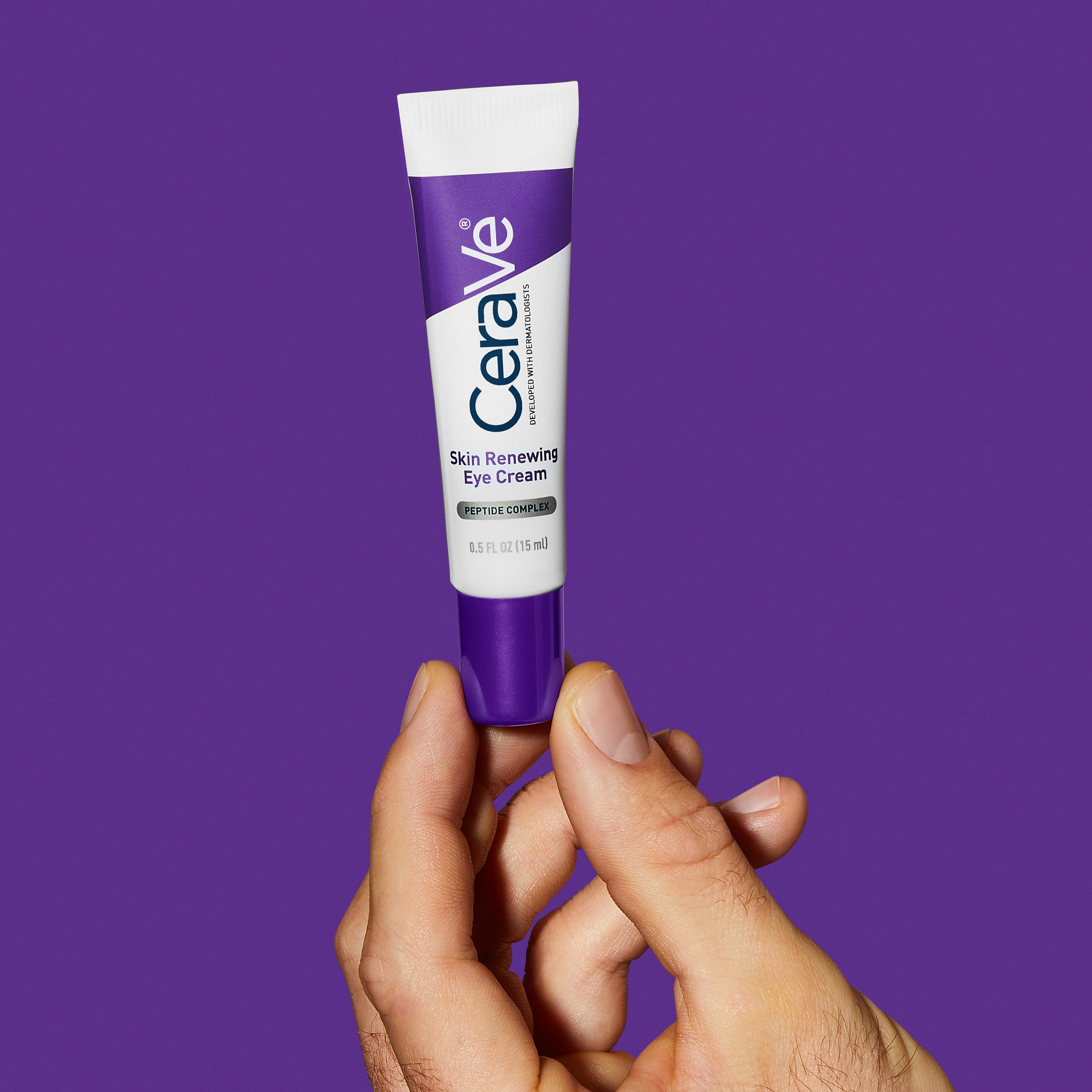  CeraVe Skin Renewing Crema Contorno Occhi Peptidi,  Con Complesso di Peptidi, 3 Ceramidi Essenziali, Niacinamide e Caffeina,  Per i Primi Segni dell'Età, 15ml